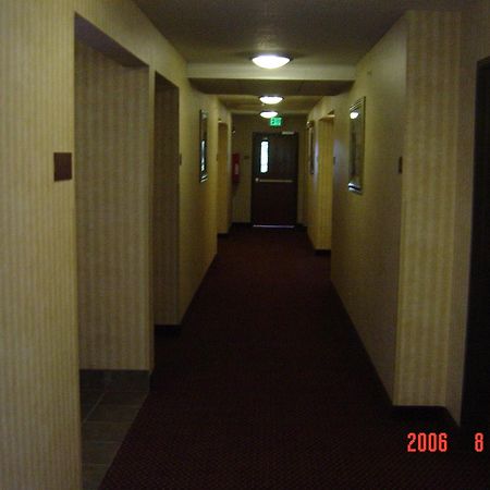 Hometown Inn & Suites Шерервіль Екстер'єр фото